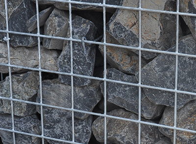 Pierres dans une clôture gabion DELCLO®