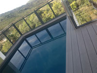 terrasse composite macro bord de piscine